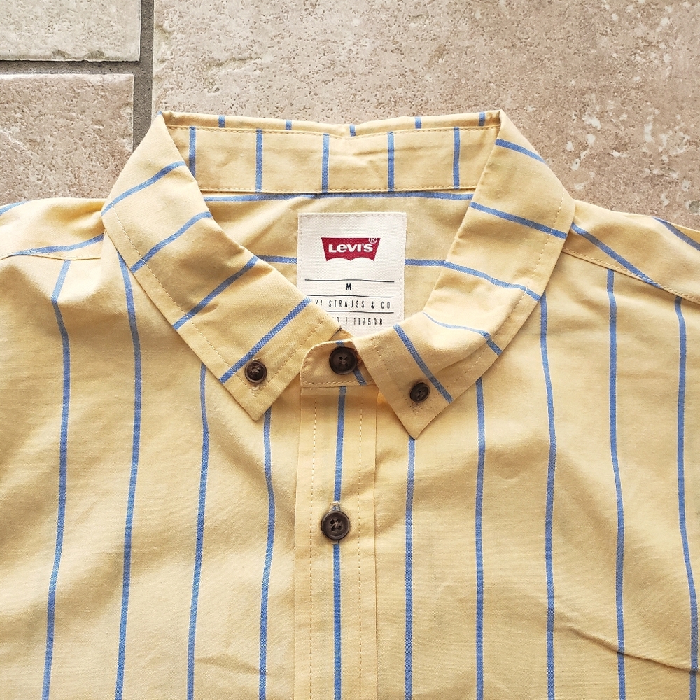 Men's Levi's short sleeve button down shirt